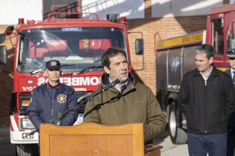 Luque acompañó a los bomberos en su día
