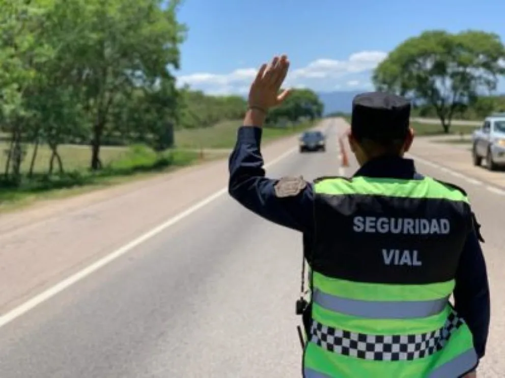 Policías salteños habrían arrestado a un hombre que sufría un ACV
