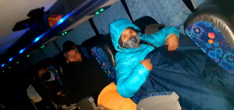 "Los vidrios estaban escarchados": viajaron sin calefacción por horas en un colectivo