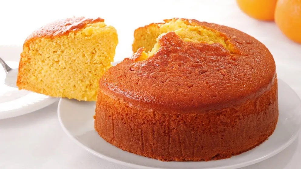 Imperdible: cómo hacer un bizcochuelo borracho de naranja