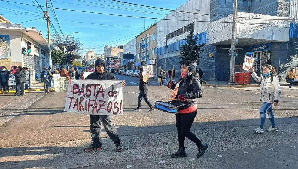 Vecinos protestaron en contra del aumento de tarifas de la SCPL
