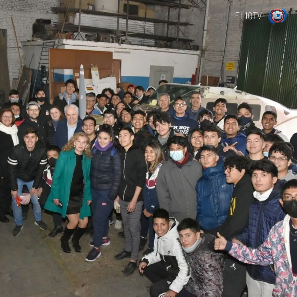 Una buena noticia para los alumnos de la Escuela Técnica Aeronáutica de Salta: tendrán su primer avión completo