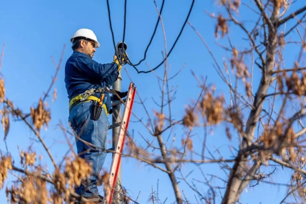Explican qué pasó esta tarde que se cortó la luz nuevamente en Viedma
