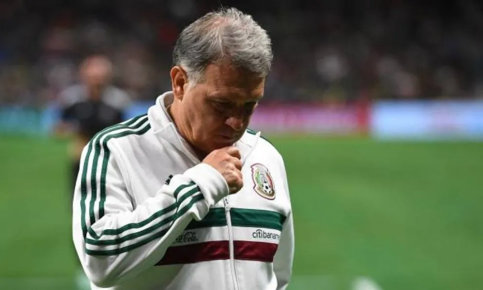 Uruguay goleó a México y puso en la cuerda floja al Tata Martino