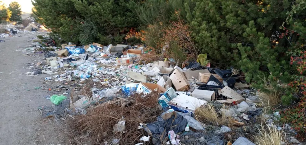 Preocupa la acumulación de basura en la zona de Circunvalación