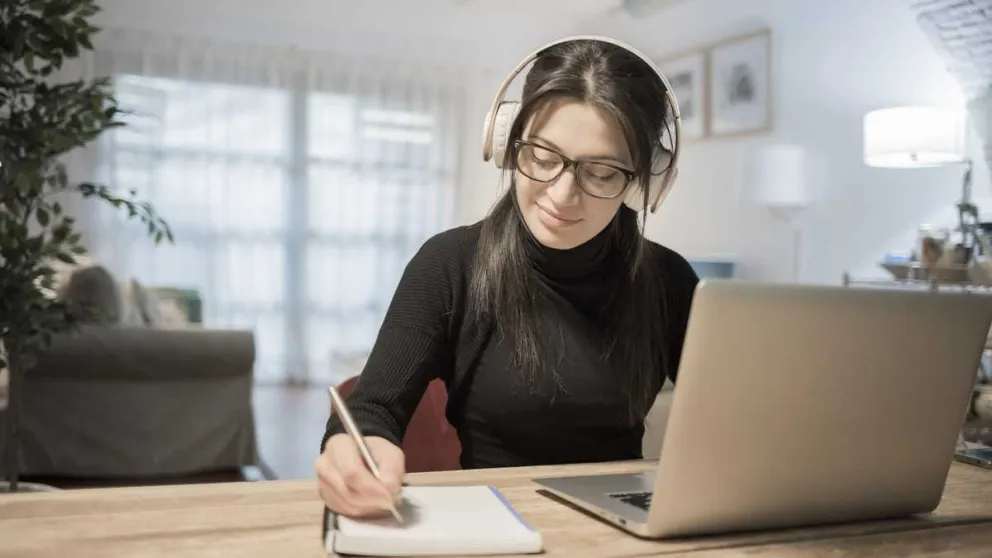 Flexibilización: se habilitó el cobro en dólares para quienes trabajan en el exterior 