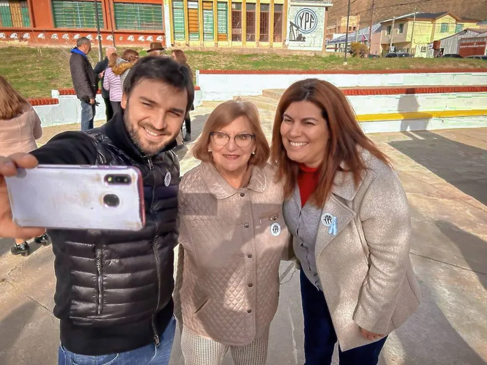 100 años de YPF: Nacho Torres y Ana Clara Romero presentaron proyecto para trasladar la sede central a Comodoro Rivadavia