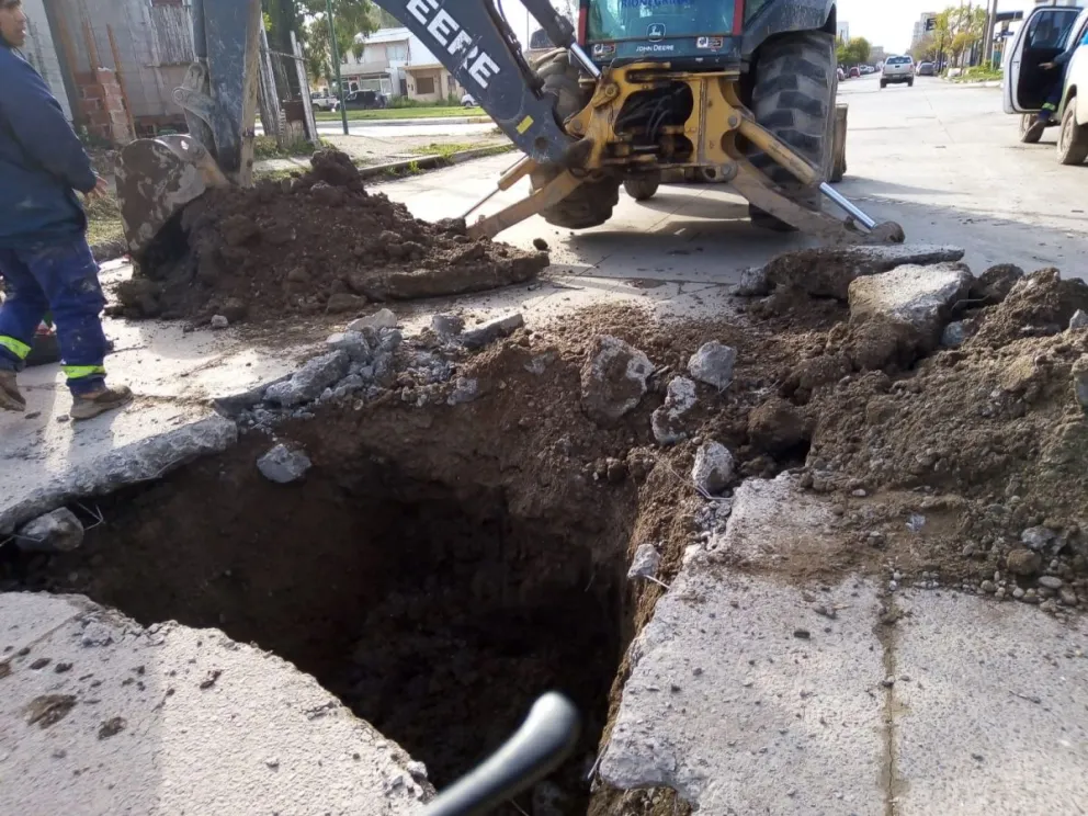 Atención automovilistas: está cortada la calle Belgrano a la altura de la planta cloacal