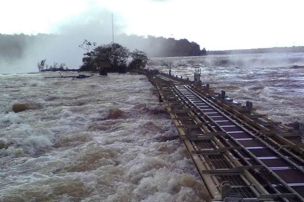 |Video| ¡Impresionante! Enorme crecida de las Cataratas del Iguazú