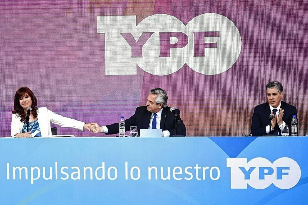 Cristina Kirchner a Fernández: "Te pido que uses la lapicera con los que tienen que darle cosas al país"