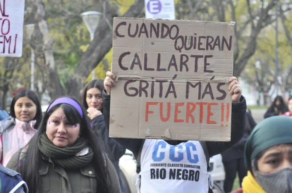 El frío no impidió que la comunidad conmemorara un nuevo aniversario de “Ni Una Menos”