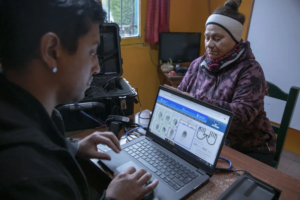 Más de 300 vecinos realizaron trámites en el Registro Civil itinerante de Bariloche