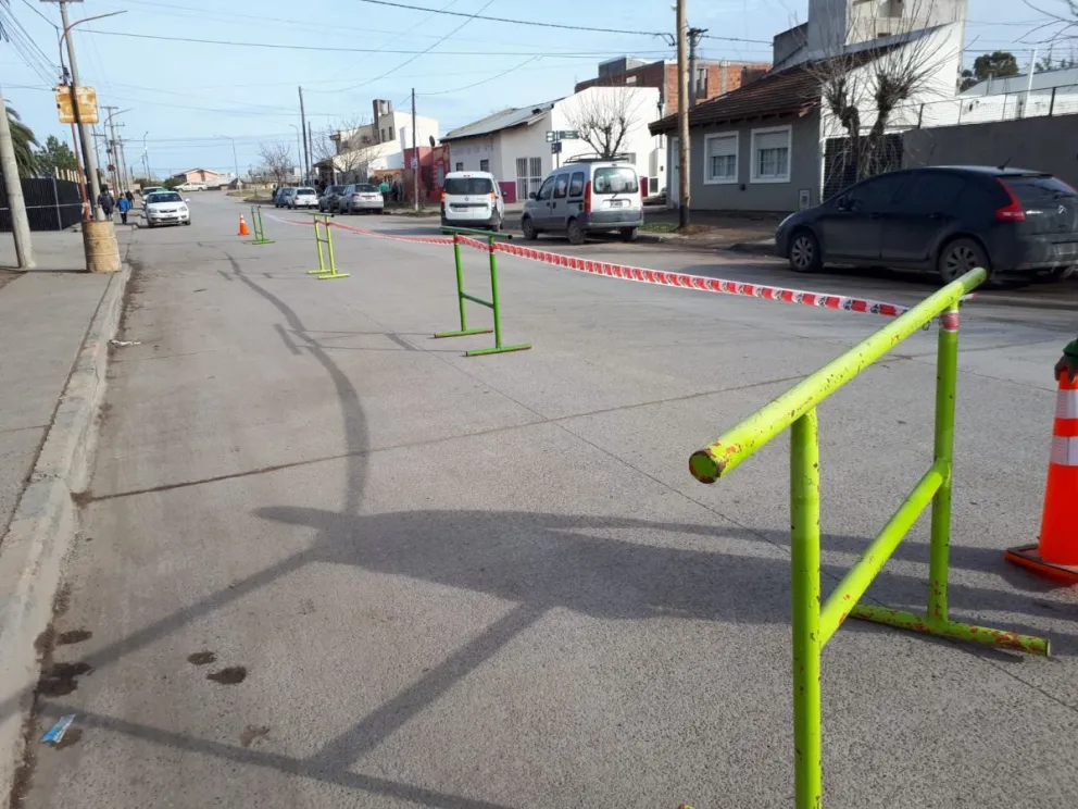 Está situada en Guido al 1.400 del barrio Zatti, cerca de la Terminal de Ómnibus.