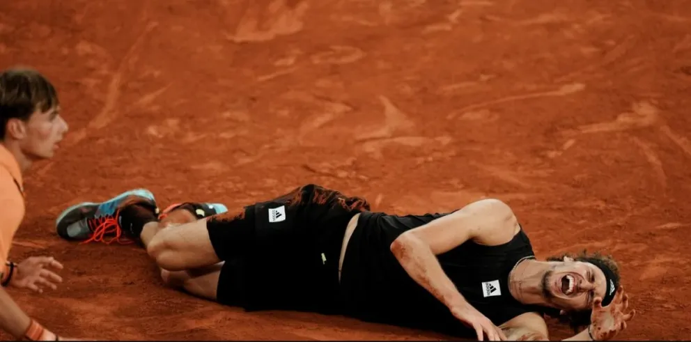 Video: así fue la impactante lesión de Alexander Zverev en la semi ante Nadal