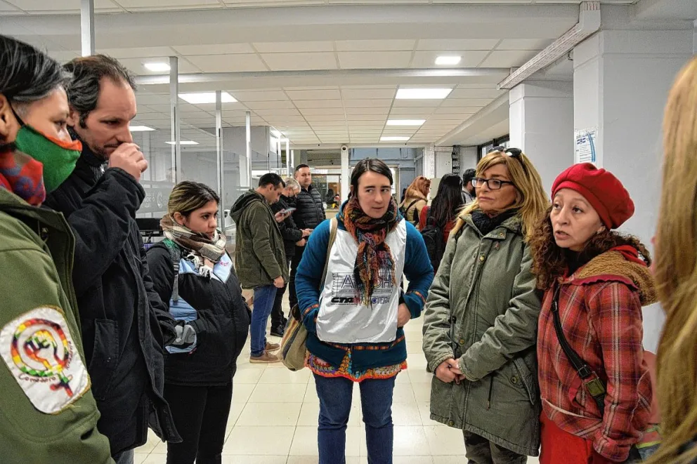 Instalaron una carpa en el Municipio para pedir que interceda por el conflicto docente