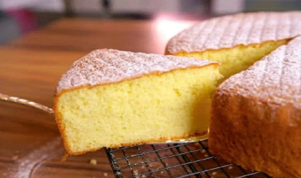 Cómo hacer un bizcochuelo de limón sin leche y ¡en solo 3 pasos!