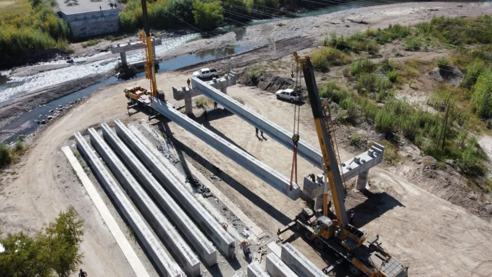 Avance de la inseguridad en la obra del puente del río Arenales: el municipio tomó medidas
