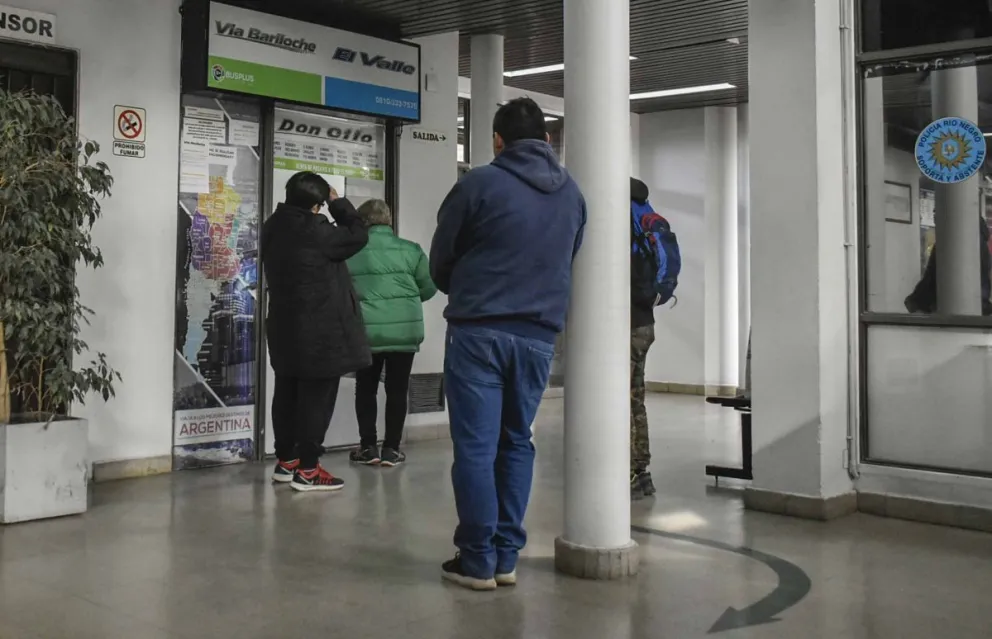 Los baños públicos y dos caras de la misma moneda en el ejido municipal