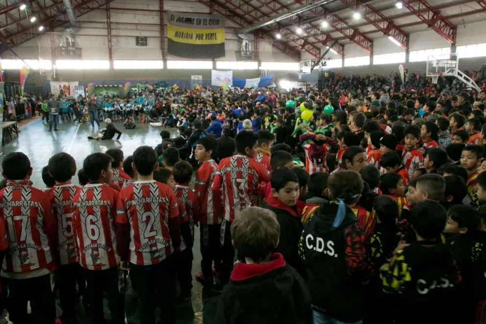 Los más pequeños tuvieron su fiesta y colmaron el "Alberto Gabriel Icare"