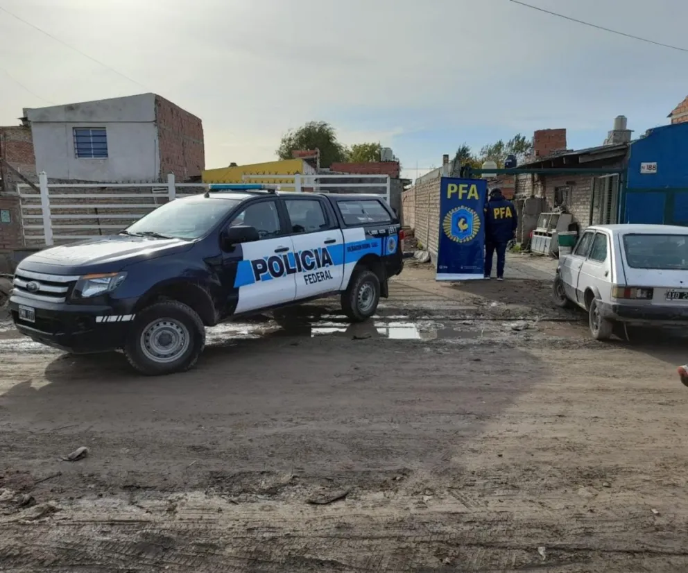 Le patearon el nido a tres narcos del Loteo Silva