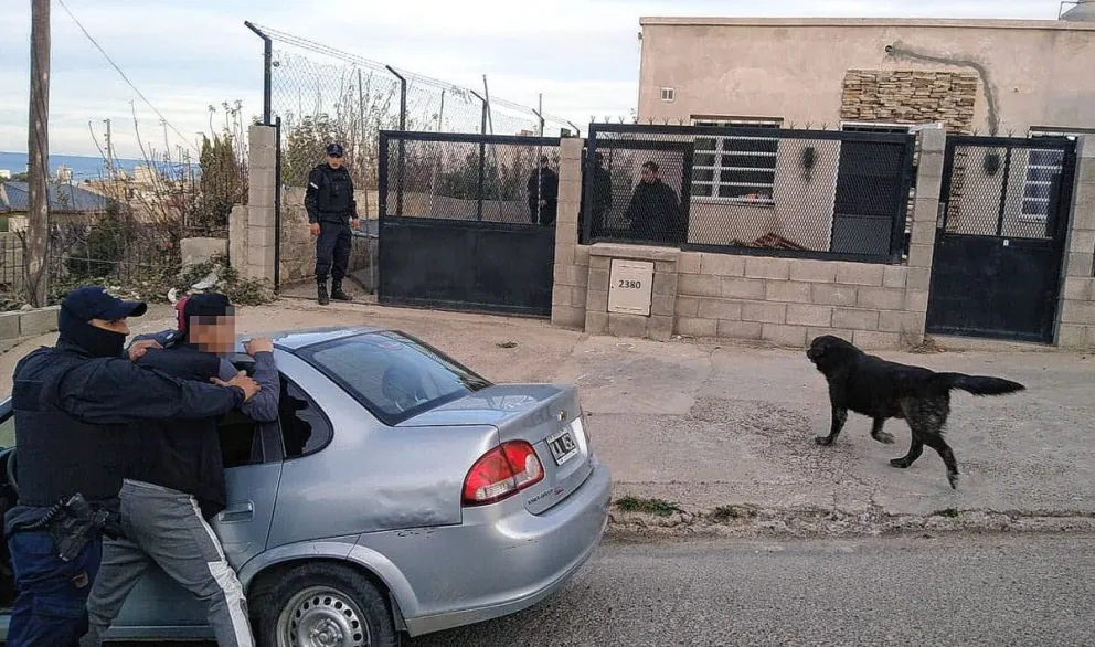 Dos integrantes de la DPI atraparon “in fraganti” a conocidos delincuentes