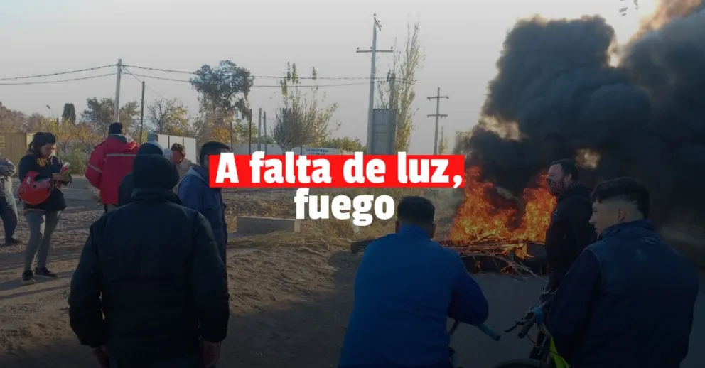 Propietarios de lotes cortaron las calles para reclamar la falta de alumbrado 