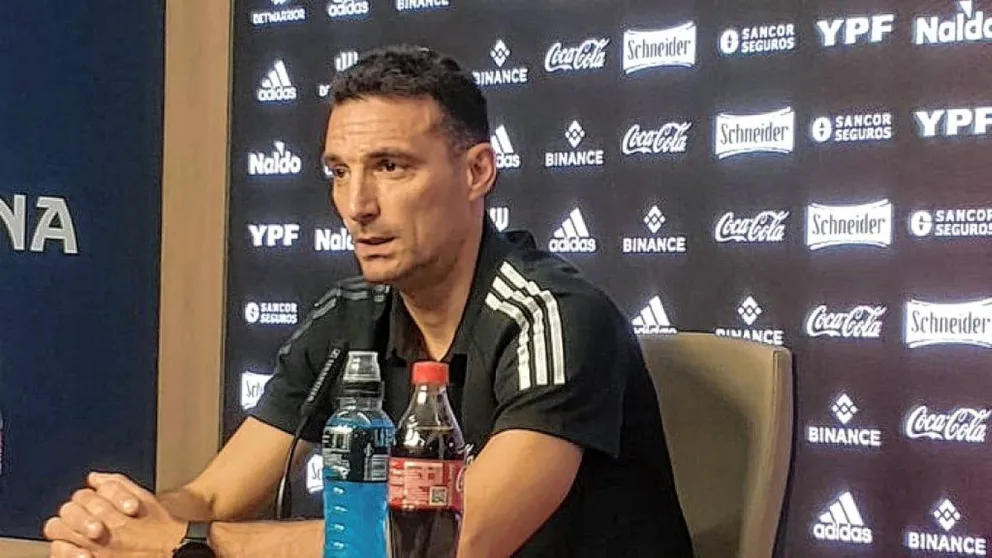 Scaloni se reunió con Tapia para renovar su contrato