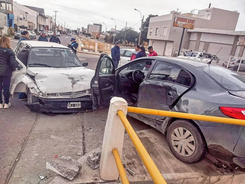 Tres personas tuvieron que ser trasladadas al hospital tras un fuerte choque