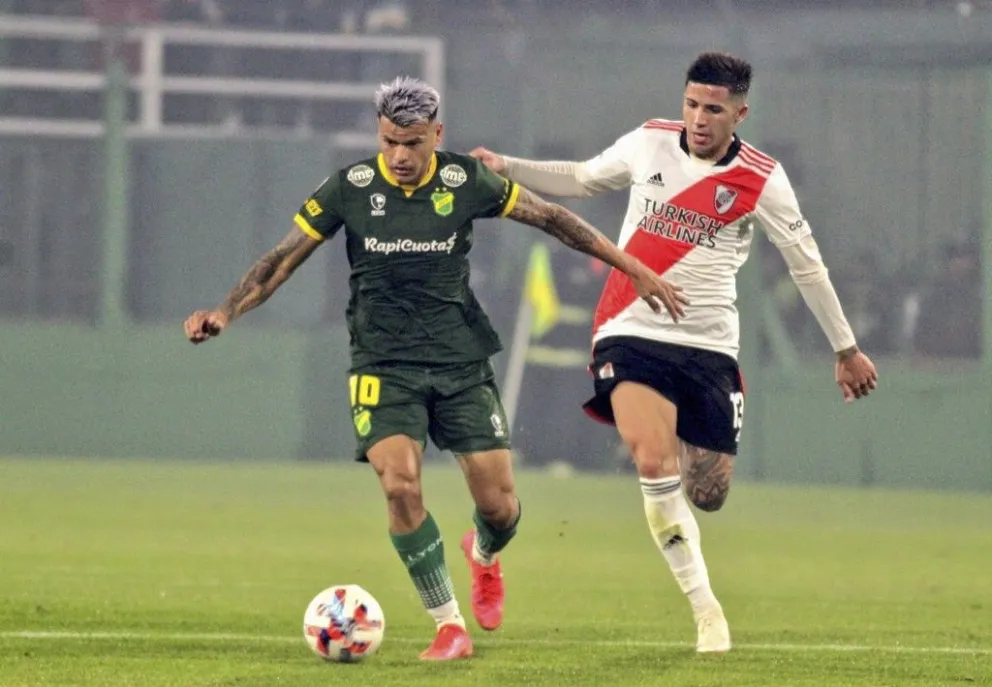 River no pudo con Defensa en su debut