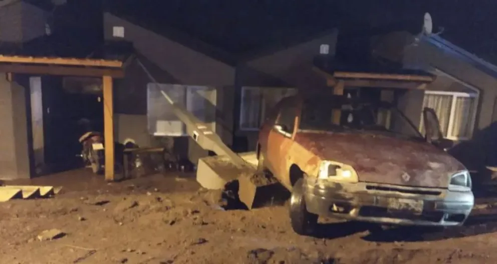 Chocó contra un medidor de luz y arrancó nichos de gas