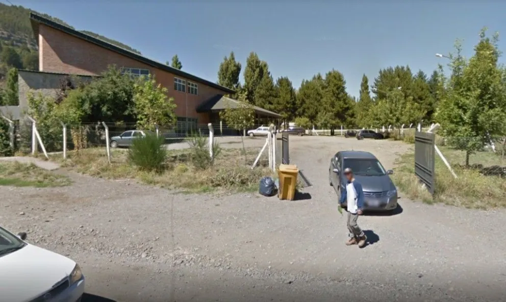 San Martín de los Andes: Detuvieron a un joven por robo y abuso sexual a una adolescente a la salida de la escuela