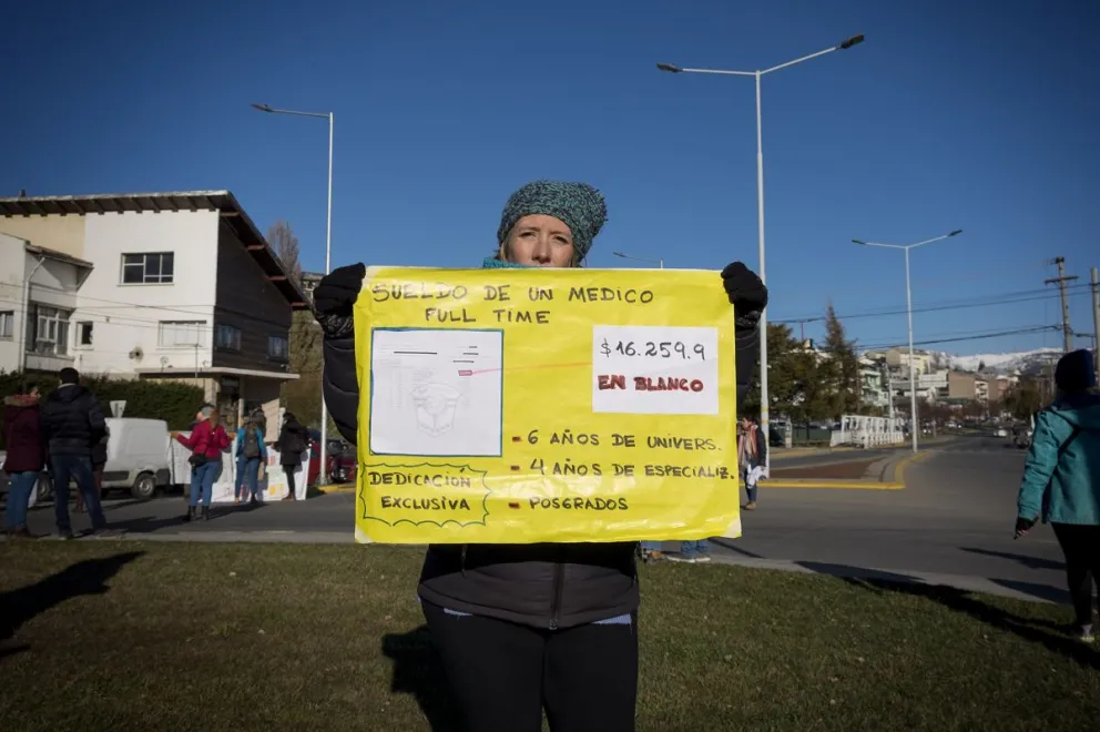 Trabajadores de la salud inician la segunda semana de paro