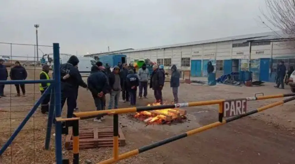 Finalmente llegó el gas y el abrigo para los trabajadores municipales tras semanas de reclamos