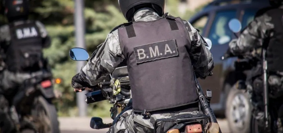  Dos sujetos fueron detenidos tras robar una rueda de un taller mecánico