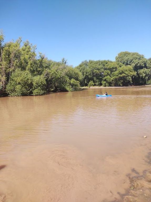 La bajante del r&iacute;o en Paso C&oacute;rdoba en apenas unos meses es llamativa