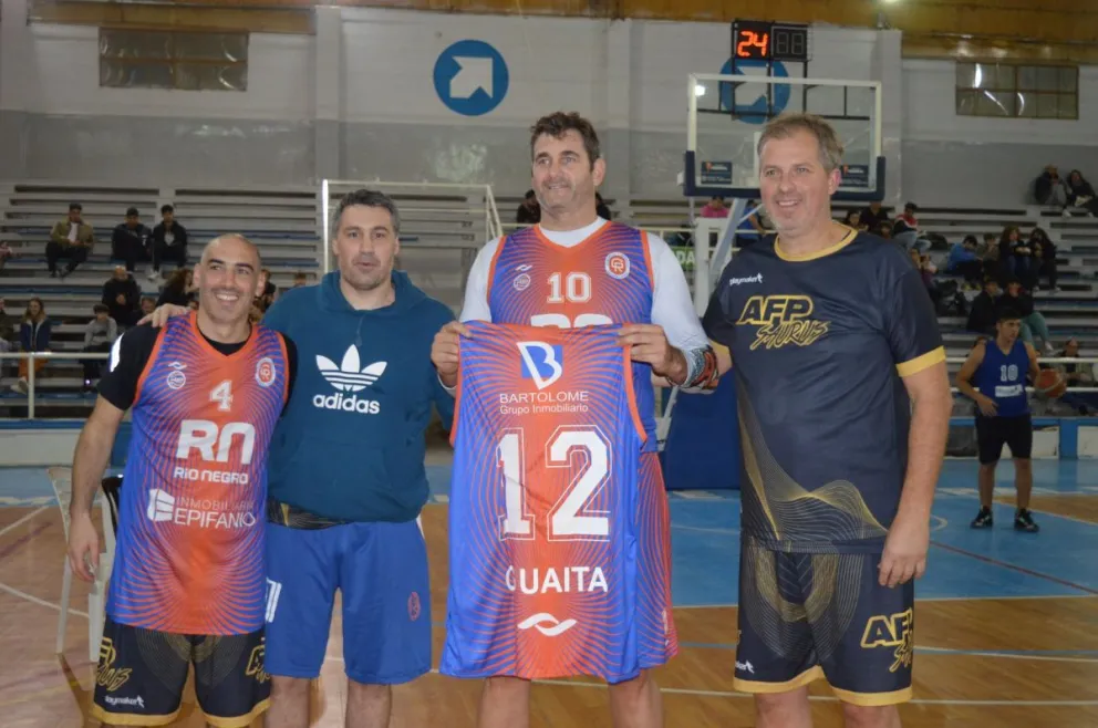 Galería de fotos: Emotiva velada de básquet para el roquense Diego Guaita en su partido despedida