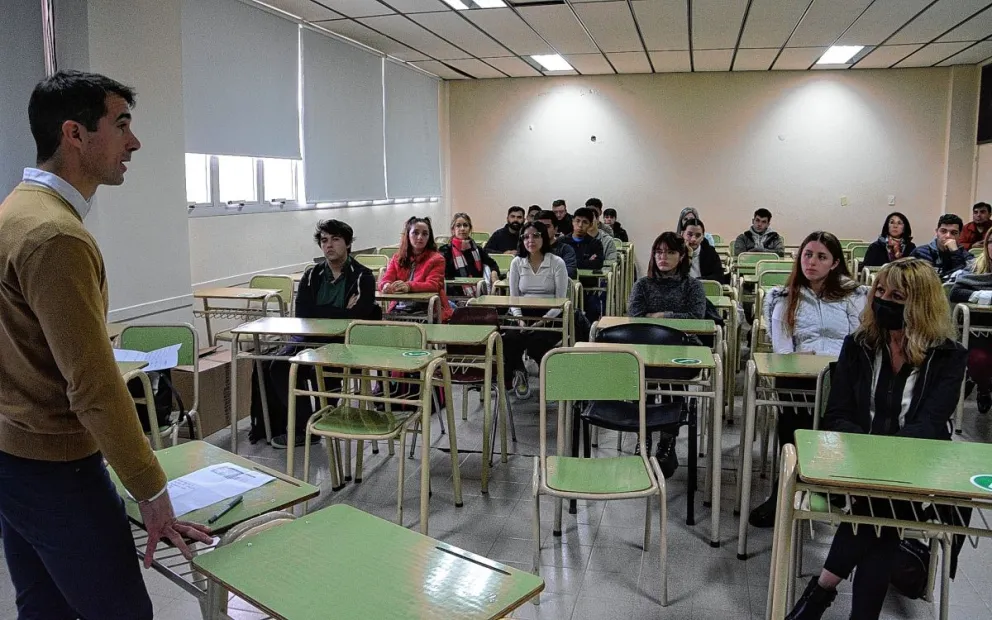 Ocho estudiantes de la UNPSJB se suman a la comunidad de becarios de Pan American Energy