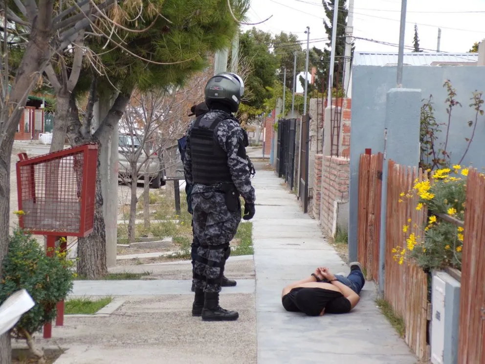 Dos policías de Trelew investigados por la Justicia por supuesto “gatillo fácil” en una persecución de ladrones