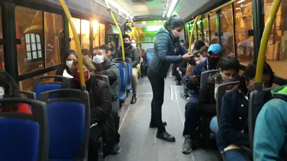 Casi la mitad de los que viajan en colectivos de Saeta lo hace gratis