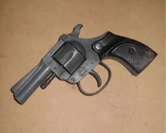 Moreno: nene de 12 años le robó un arma a su mamá y la llevó a la escuela para mostrársela a sus amigos