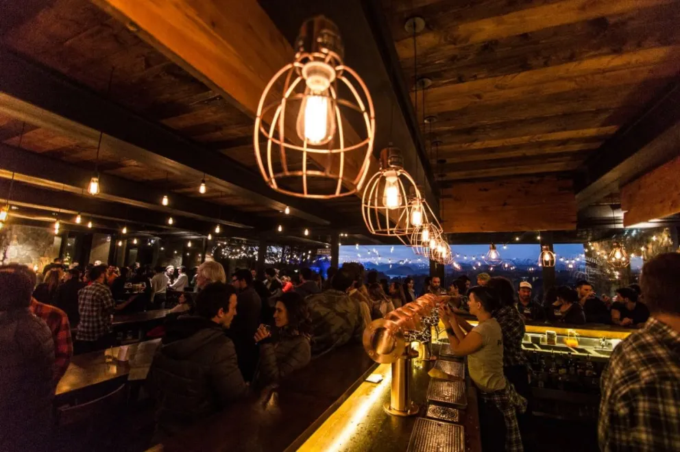 Patagonia festeja un nuevo aniversario  de su Microcervecería junto a Dante Spinetta