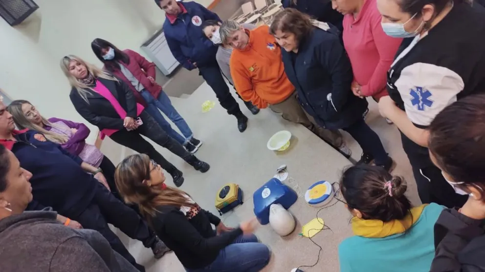 Capacitan a profesionales para emergencias pediátricas en el Hospital de Roca