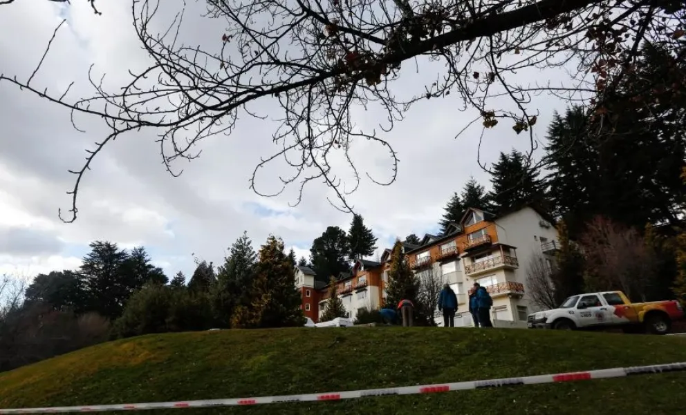 Comenzaron a remover los sedimentos que arrastró el alud de muerte en Bariloche