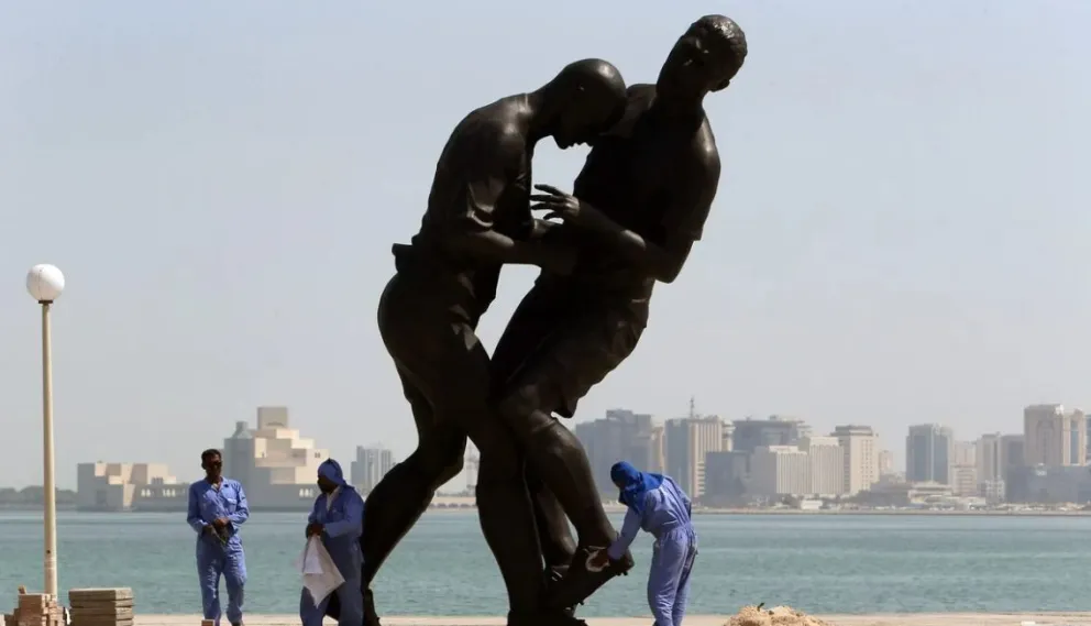 Se desató la polémica en Qatar por una estatua de Zidane y Materazzi