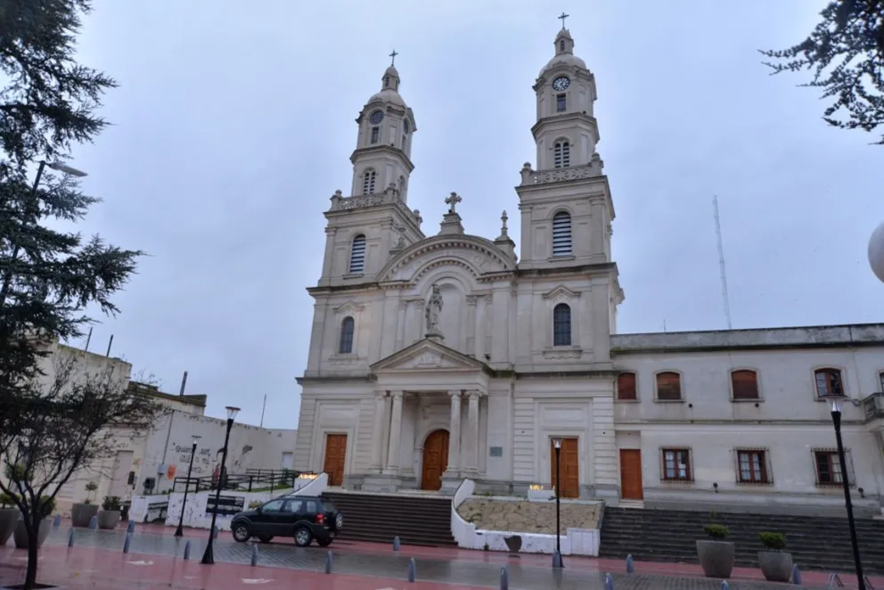 El emblemático edificio está ubicado en la manzana histórica de la ciudad. 