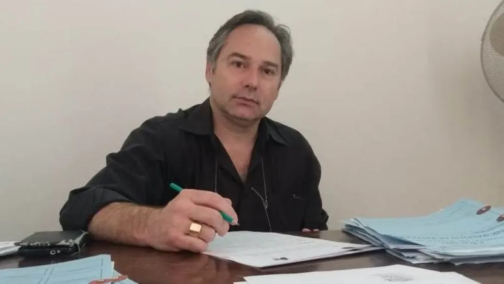 Analizan prohibir la colocación de pasacalles anclados a postes o soportes