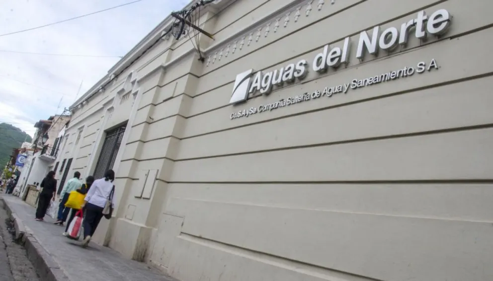 El Ente Regulador apuntó contra Aguas del Norte y rechazó el pedido de aumento del 247% en las tarifas de agua