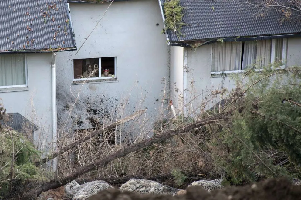 Alud en el hotel: fueron hallados los cuerpos de los dos turistas durante la madrugada