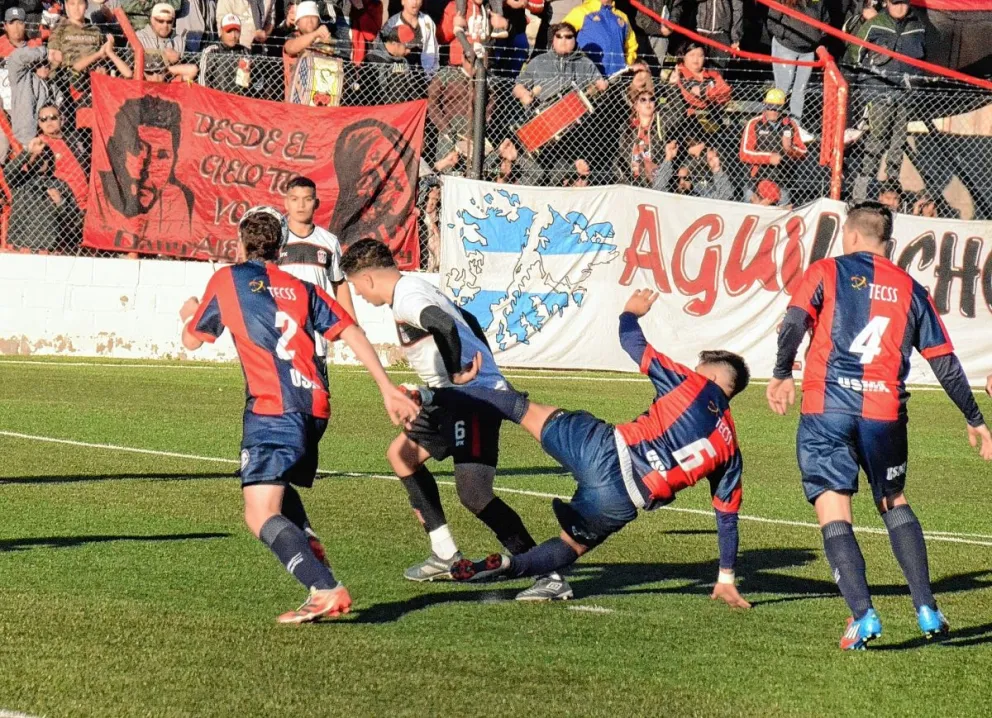 El futbol de Comodoro confirmó escenarios y arbitrajes