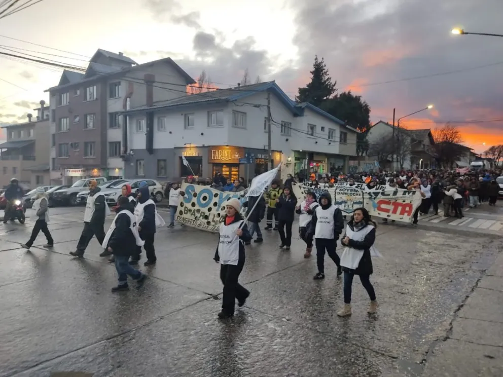Municipales de paro realizaron una manifestación por calles céntricas
